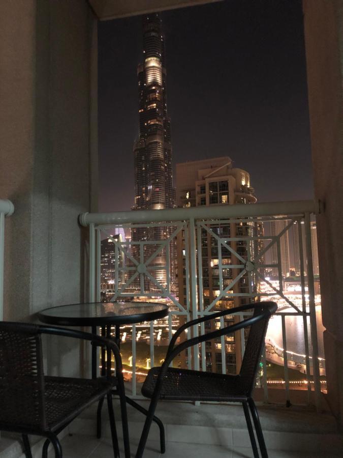 Downtown Boulevard One Bedroom Apt In 29 Blvd غرفة وصالة Burj & Fountain View Master Bedroom Plus 2 Single Beds In Living Room Dubai Exterior foto