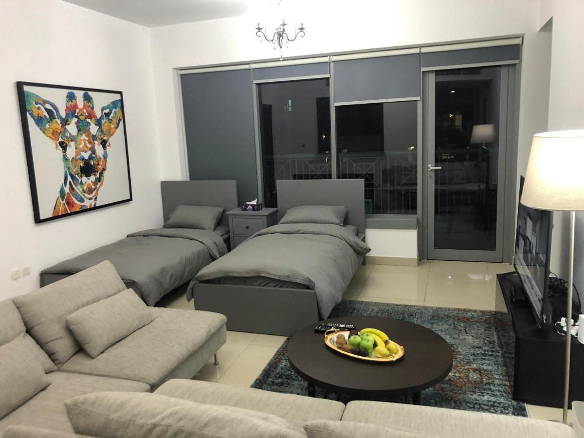 Downtown Boulevard One Bedroom Apt In 29 Blvd غرفة وصالة Burj & Fountain View Master Bedroom Plus 2 Single Beds In Living Room Dubai Exterior foto