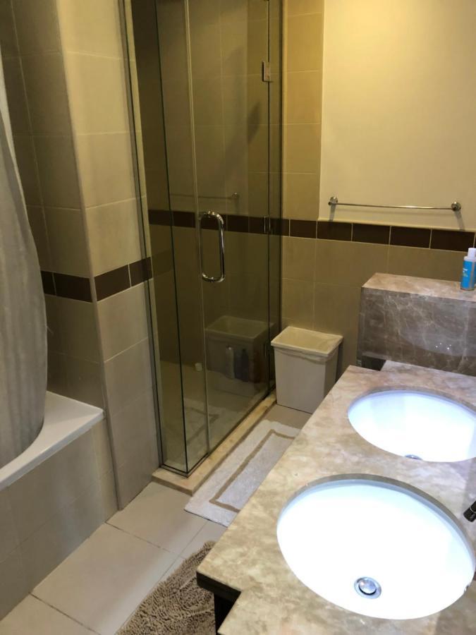 Downtown Boulevard One Bedroom Apt In 29 Blvd غرفة وصالة Burj & Fountain View Master Bedroom Plus 2 Single Beds In Living Room Dubai Exterior foto
